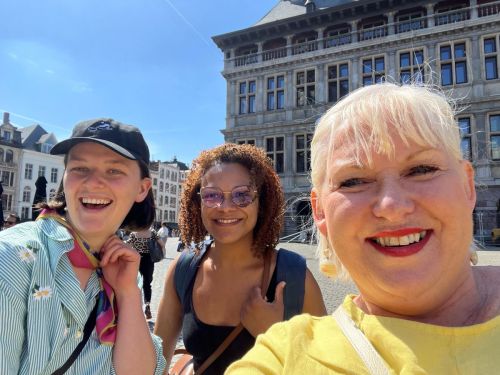 Lisa Willems singing in Brussels