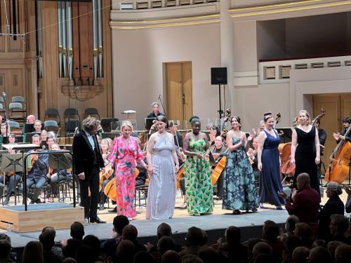 Lisa Willems singing in Brussels